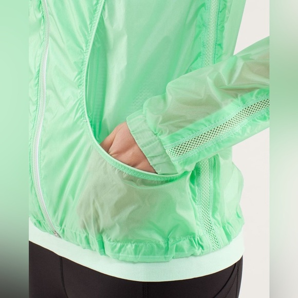 RARE Lululemon women’s translucent lightweight jacket lime/neon green size 6/8 - Picture 9 of 9